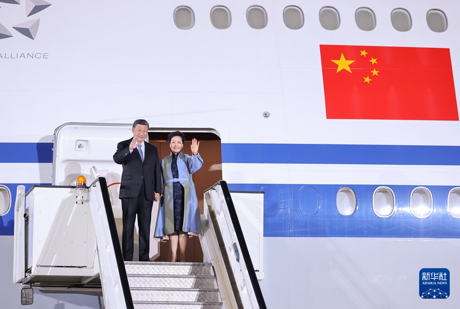 习近平抵达贝尔格莱德开始对塞尔维亚进行国事访问(图2)