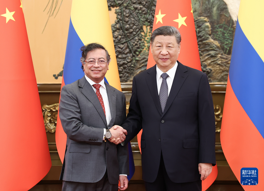 习近平会见哥伦比亚总统佩特罗(图1)